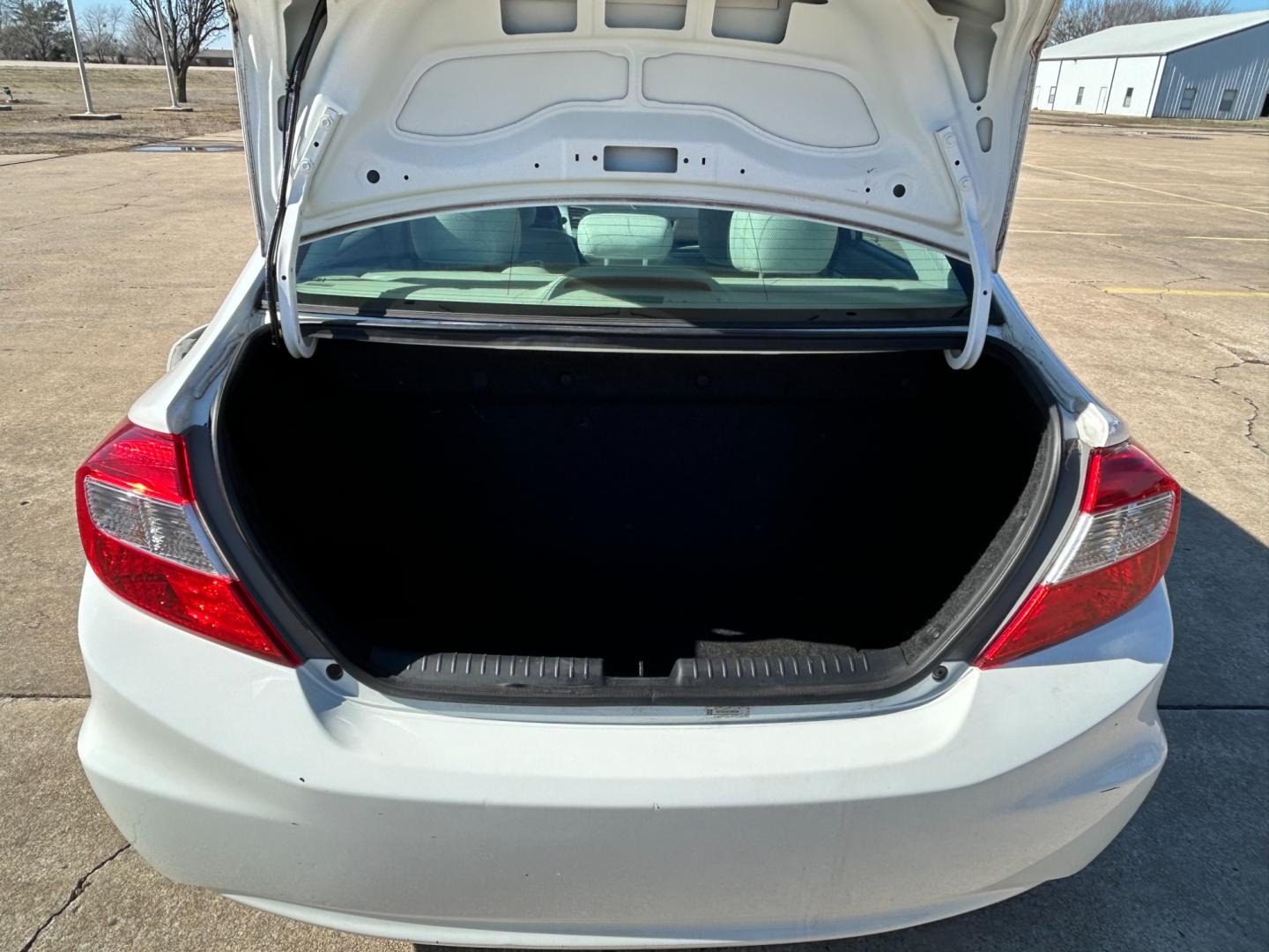 2012 White /Gray Honda Civic CNG Sedan 5-Speed AT (19XFB5F59CE) with an 1.8L L4 SOHC 16V CNG engine, 5-Speed Automatic transmission, located at 17760 Hwy 62, Morris, OK, 74445, (918) 733-4887, 35.609104, -95.877060 - Photo#15